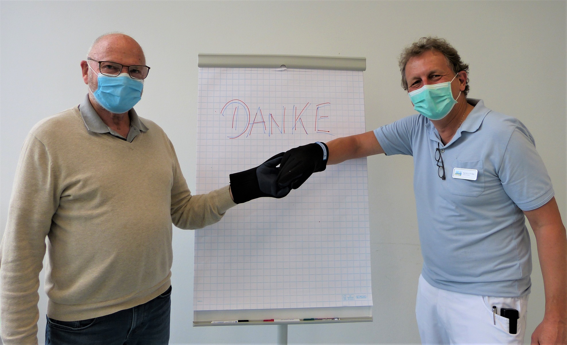 3-h__Rheumahandhandschuh_Händeschütteln_P1450480